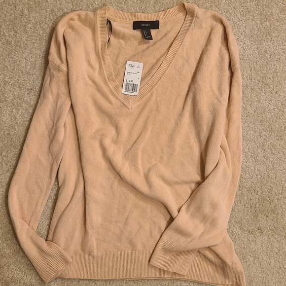 Forever 21 Sweaters - NWT Forver 21 V-neck Sweater